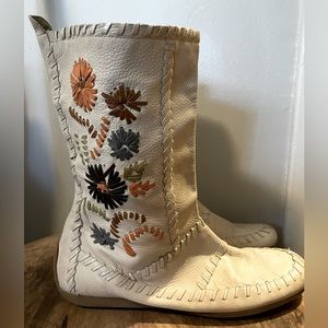Gianni Bini moccasin floral boots